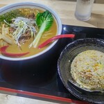 Noodle&Kitchen Warudo - 半チャーハン付