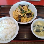 珍来 三芳店 - カキと玉子の醬油炒め定食