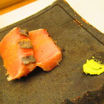 鮨処 凜 - おまかせ　１１０００円（税込）　一品料理-２　鰆の炙り・カラスミの粉かけ【２０２４年１月】