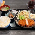 じぱんぐ - 肉厚プレミアムとんかつ定食