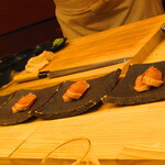 鮨処 凜 - おまかせ　１１０００円（税込）　一品料理-２　鰆の炙り・カラスミの粉かけ【２０２４年１月】