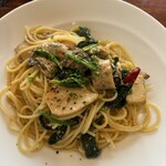 ニーナの台所  - 広島牡蠣のペペロンチーノ　　　　　　　　　　　　　　エリンギ茸×青菜（季節のメニュー）