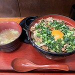 丼ぶり屋 幸丼 - 豚玉丼　味噌汁つき