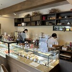 パティスリー ロタンティック - スタイリッシュなお店ですよね。