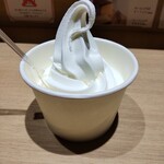 北海道牛乳カステラ - 牛乳ソフトクリーム