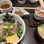海鮮丼 日の出 - 
