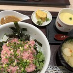 海鮮丼 日の出 - 