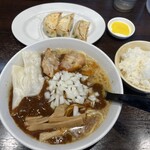 Basuchouramen - とろかれーらーめん ¥950、餃子(3個)¥300、ライス ¥170