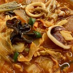 香港飯店 - 炒め肉野菜と魚介たっぷり
