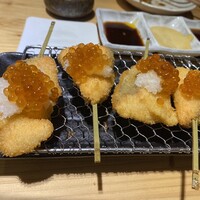 串揚げ アガルコメ。 恵比寿店 - 鮭イクラ串
