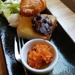 こーひーのもっさん - 料理写真:人参ラペ、小倉トースト、ポテトサラダ、ミニクロワッサン、野菜サラダ