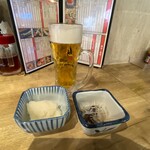 天ぷら酒場 上ル商店 - ビールを注文したら、お通しと大根おろしが出てきた。