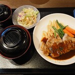 Kapone - 蓋付きで提供される"ご飯"と"お味噌汁"が"和"。