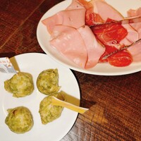 Focacceria la Brianza - 青のりのゼッポリーニ&イタリア産生ハムの盛り合わせ