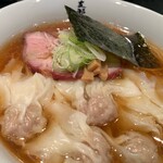 支那ソバ 小むろ - あつあつのスープ
