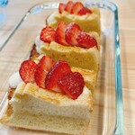 【当店名物】季節のシフォンケーキ（イチゴ）