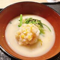 ひがしやま 司 - 海老団子、セリと下仁田ネギ 白味噌仕立て