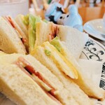 ポッポ - ハムと玉子、トマトときゅうりの構成
辛子マヨネーズ好きには、たまんないねぇ