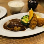 TSUMUGI Kitchen - ハンバーグステーキ+カニクリームコロッケ+カキフライ