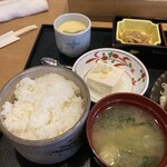 お食事処とりいち - 豚かつ定食左側