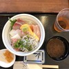 Rokusuisan - 海鮮丼（味噌汁付き）