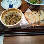 飲み食い処 伜 - 宮城県産カキのオイル煮。アヒージョ仕立てです。