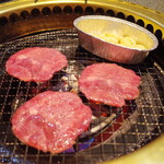 Amiyaki tei - 牛上塩タンとニンニクホイル焼