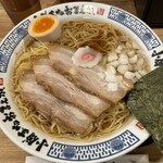 小僧またおまえか。 - 醤油ラーメン大盛+チャーシュートッピング