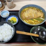 基やぶ - かつカレーそば＋ご飯（上から）