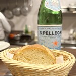 IL SUOLO - 実はこの自家製のパンも美味しい