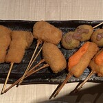 Kushiage Obachan Kappou Okaeri - 右上から、芽キャベツとアンチョビ、イカ明太、菜の花豚バラ巻き、エリンギ豚バラ巻き