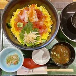 Katsura - 伊勢鮪の豊穣丼…小鉢・赤出し付き ¥2,080