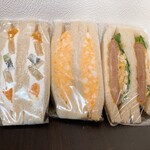 232876093 - 右からフルーツサンド280円、たまごサンド270円、ハムカツサンド280円