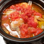 Izanrou Iwasaki - 海鮮トマト煮込み！
                      控え目な味付けで、トマトと海鮮の素材のうまさが引き立つ一品！
                      会席料理の品としては異質ですが、これが、上手い！
