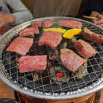 飛騨牛焼肉 牛ざんまい 瀬戸店 - 肉が焼ける音はいいな