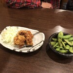 鶏屋 おつじろう - 唐揚げとお通しの枝豆