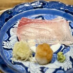 温石 - ■かんぱち　馬鈴薯の酢漬け
      これだけ薄く切っても弾力はしっかりあるし、旨味がきれい。
      翌日には脂が酸化してしまうそうで、本当にこの瞬間だけの極上の美味しさ。