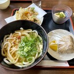 伊都菜彩 まるいとうどん - うどん定食（かしわ飯） 600円