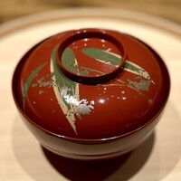 温石 - こちら、杉山さんのお父様が雪の紋様をあしらわれたそう。素敵ですね♪
                      一つとして同じ表情の物はありません。