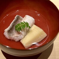 温石 - ■白甘鯛と筍のお椀
                    大袈裟じゃなく、鳥肌が立ちました。
                    こんなお椀に出会える幸せに感謝です。