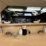 煮干鰮らーめん 圓 八王子本店 - 店舗内観（カウンター席）