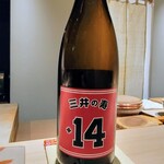 鮨 唐島 - 三井の寿+14純米吟醸 大辛口 山田錦、酒米は山田錦、60%精米、福岡県、スラムダンクの天才スリーポイントシューター 三井寿を連想させるラベル