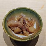 鮨 唐島 - 烏賊の塩辛、イタリアの魚醤コラトゥーラで和えた烏賊