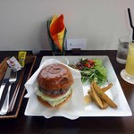 サニーフレンズカフェ - ハンバーガープレートランチ