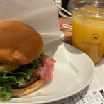 The 3rd Burger - ベーコンエッグバーガーとオレンジジュースS