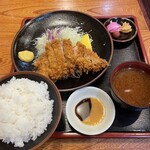 とんかつ稲 - ご飯は大盛りにしてます