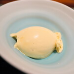 蒼 - 比内地鶏の卵と酒造蔵の赤酒で作ったアイス。たまらなくおいしい～♬