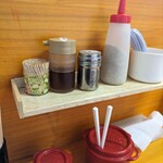 ラーメン大将 - 餃子ダレと辣油が無い…　給水装置の所にありました❗