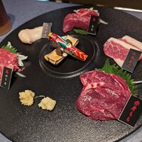 馬刺しと焼き鳥 グルマン三年坂 - 