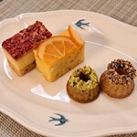 パブロフ 元町本店 - ミニクグロフは銀粉や金粉が、かかっていてキラキラです！可愛い♡